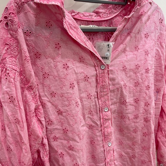 Pink button down top - Picture 4 of 5